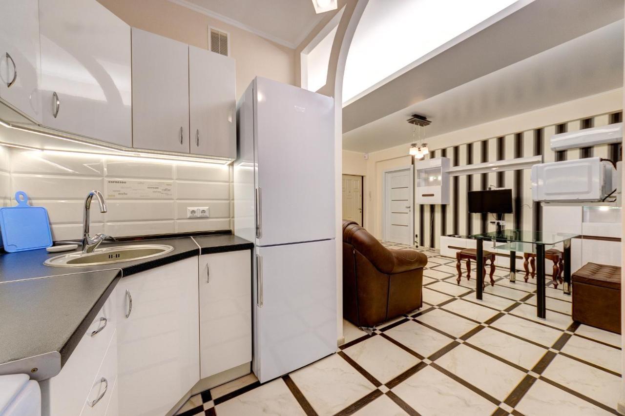 прекрасная 2к бульвар леси украинки. дружбы народов Apartment Kyiv